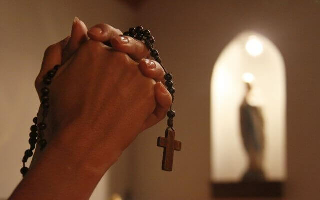 oraciones del rosario completo rezo
