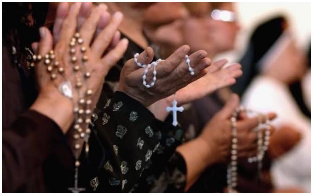 oraciones del rosario completo señoras